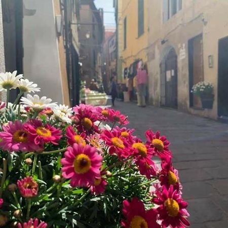 شقة La Casa Sulla Piazzetta ألبينغا المظهر الخارجي الصورة