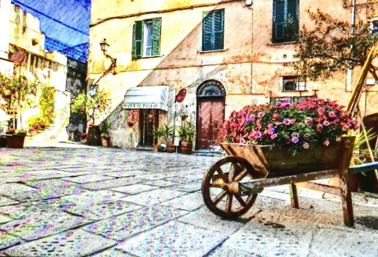 شقة La Casa Sulla Piazzetta ألبينغا المظهر الخارجي الصورة